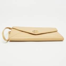 Pre Owned Tory Burch Cream Patent Leather Robinson Envelope Wristlet Clutch