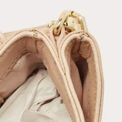 مملوكة مسبقًا حقيبة كروس توري برش روبنسون جلد براءة اختراع وردي فاتح صغيرة