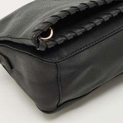 Pre Owned حقيبة كروس توري برش جلد أسود بخياطة زينة مطوية