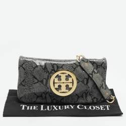 مملوكة مسبقًا حقيبة كتف توري برش ريفا سويدي بنقشة البيثون الرمادي