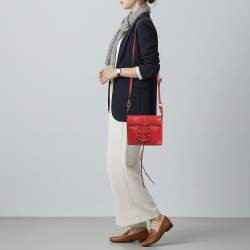 Pre Owned حقيبة كروس توري برش ميلر جلد أحمر بشعار بقلاّب