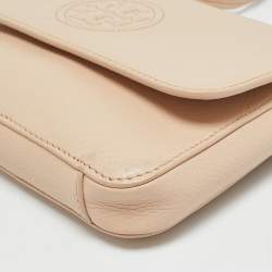 Pre Owned حقيبة كتف توري برش بومب صغيرة جلدية بيج