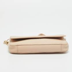 Pre Owned حقيبة كتف توري برش بومب صغيرة جلدية بيج