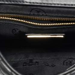 مملوكة مسبقًا حقيبة كت ف توري برش فليمنغ جلد أسود صغيرة