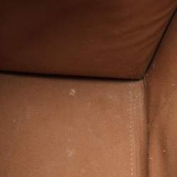 مملوكة مسبقًا حقيبة يد توتس توري برش حرف ت مونوغرام محفور جلد أسود/أبيض مظلل متباين