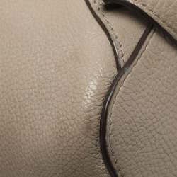 Pre Owned حقيبة ظهر توري برش بشعار رفرف جلد رمادي مزينة بشرابة