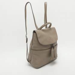 Pre Owned حقيبة ظهر توري برش بشعار رفرف جلد رمادي مزينة بشرابة