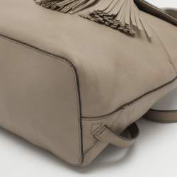 Pre Owned حقيبة ظهر توري برش بشعار رفرف جلد رمادي مزينة بشرابة