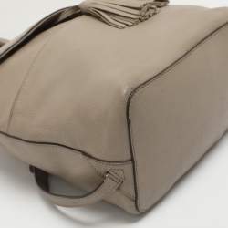 Pre Owned حقيبة ظهر توري برش بشعار رفرف جلد رمادي مزينة بشرابة