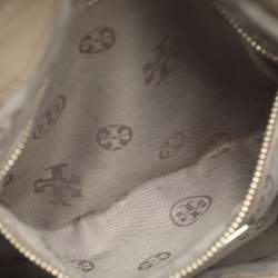 Pre Owned حقيبة ظهر توري برش بشعار رفرف جلد رمادي مزينة بشرابة