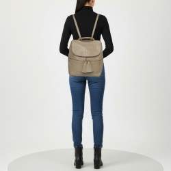 Pre Owned حقيبة ظهر توري برش بشعار رفرف جلد رمادي مزينة بشرابة