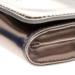 مملوكة مسبقًا Tory Burch Metallic Grey Patent Leather Flap Crossbody Bag