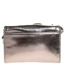 مملوكة مسبقًا Tory Burch Metallic Grey Patent Leather Flap Crossbody Bag