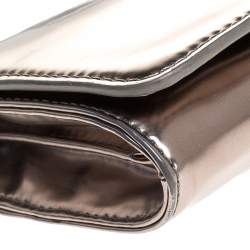 مملوكة مسبقًا Tory Burch Metallic Grey Patent Leather Flap Crossbody Bag