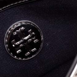 مملوكة مسبقًا Tory Burch Metallic Grey Patent Leather Flap Crossbody Bag