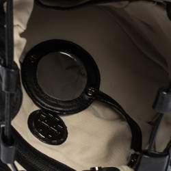 مملوكة مسبقًا حقيبة كروس توري برش أربطة جلد سوداء