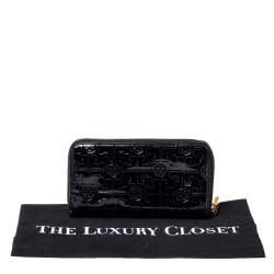 Pre Owned Tory Burch Black Patent Leather Embossed Logo Zip Around Wallet 