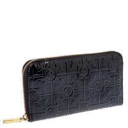 Pre Owned Tory Burch Black Patent Leather Embossed Logo Zip Around Wallet 