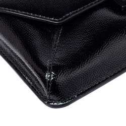 مملوكة مسبقًا حقيبة كلتش تورى برش جيجى جلد لامعة منقوشة سوداء 