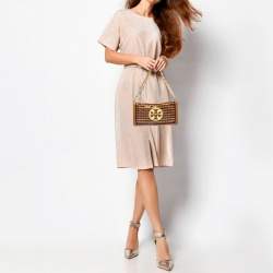 مملوكة مسبقًا حقيبة كلتش توري برش ريفا قلاب سلسلة جلد و قماش و بلاستيك مشمع تفريغات ذهبي و بني 