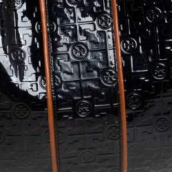 Pre Owned حقيبة هوبو بكبسون تورى برش جلد لامعة نقش مونوغرامية سوداء 