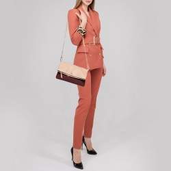 Pre Owned حقيبة كلتش توري برش جلد خوخي محبب/ أحمر داكن مطوية