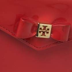 مملوكة مسبقًا Tory Burch Red Patent Leather Bow Wallet On Chain