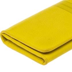 مملوكة مسبقًا Tory Burch Neon Yellow Leather Flap Continental Wallet