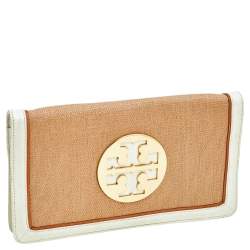 Pre Owned Tory Burch Beige/Off White Raffia And Patent Leather Reva Foldover Clutch