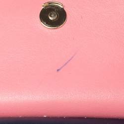 مملوكة مسبقًا حقيبة كروس تورى برش جلد وردية حرف عريضة حرف تي صغيرة