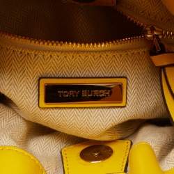 Pre Owned Tory Burch Yellow Chevron Leather Kira Bucket Crossbody Bag