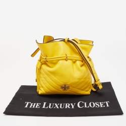 Pre Owned Tory Burch Yellow Chevron Leather Kira Bucket Crossbody Bag