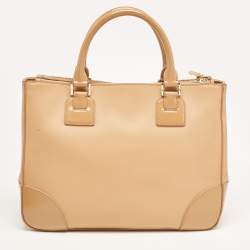 Pre Owned Tory Burch Beige Saffiano Patent and Leather Robinson Double Zip Tote