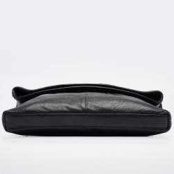 مملوكة مسبقًا حقيبة كتف توري برش جلد أسود قابلة للطي