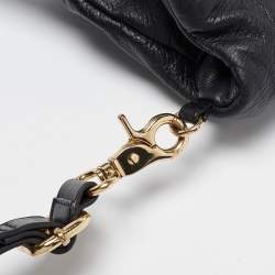 مملوكة مسبقًا حقيبة كتف توري برش جلد أسود قابلة للطي