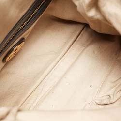 مملوكة مسبقًا حقيبة كتف توري برش جلد أسود قابلة للطي