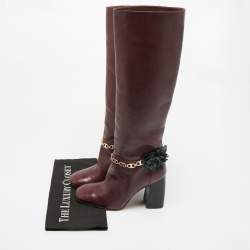 مملوكة مسبقًا Tory Burch Sarava Size 37.5 Burgundy Leather Blossom Block Heel Chain Knee Length Boots