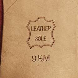 Pre Owned حذاء ميول مزين بالكريستال ريش ساتان بورجوندي توري برش إلودي مقاس 39.5