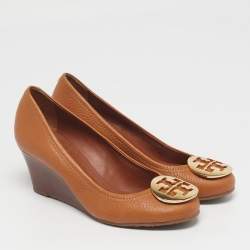 Pre Owned Tory Burch Sally Size 35 Tan Leather Wedge Pumps