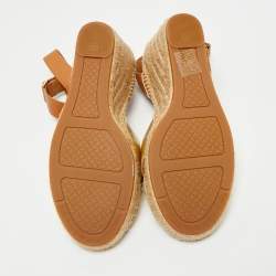 مملوكة مسبقًا صندل بكعب روكي تورى برش حزام عند الكاحل جلد ذهبي/بني مقاس 36.5