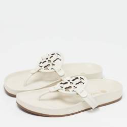 مملوكة مسبقًا Tory Burch Miller cloud Size 36 Cream Patent Leather Thong Sandals