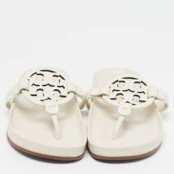 مملوكة مسبقًا Tory Burch Miller cloud Size 36 Cream Patent Leather Thong Sandals