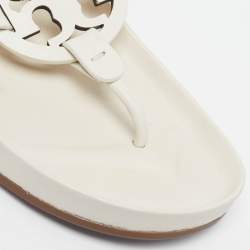مملوكة مسبقًا Tory Burch Miller cloud Size 36 Cream Patent Leather Thong Sandals
