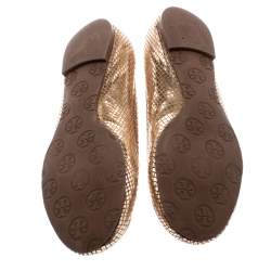 مملوكة مسبقًا حذاء فل ات باليه توري برش ريفا سويدي منقوش فويل ذهبي ميتالك مقاس 37.5