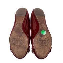 مملوكة مسبقًا حذاء باليرينا فلات توري برش إيدين فيونكة جلد أحمر لامع مقاس 36.5