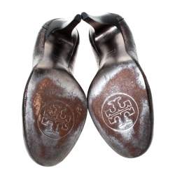 Tory Burch Metallic Grey Leather Embellished Logo Pumps Size 38