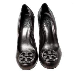 Tory Burch Metallic Grey Leather Embellished Logo Pumps Size 38
