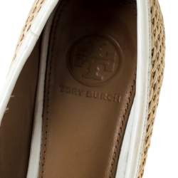 Pre Owned Tory Burch White Patent Leather And Beige Raffia Bow Wedge Pumps Size 36