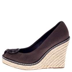 مملوكة مسبقًا Tory Burch Brown Canvas Peep Toe Wedge Espadrille Platform Pumps Size 40