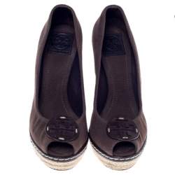 مملوكة مسبقًا Tory Burch Brown Canvas Peep Toe Wedge Espadrille Platform Pumps Size 40